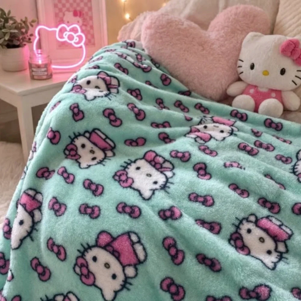 Hello Kitty Throw Blanket - Picture 6 of 6